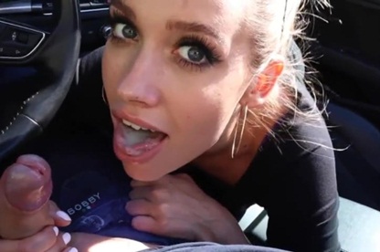 Минет на скорости в машине